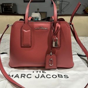 Gorgeous The Marc Jacobs handbag.
